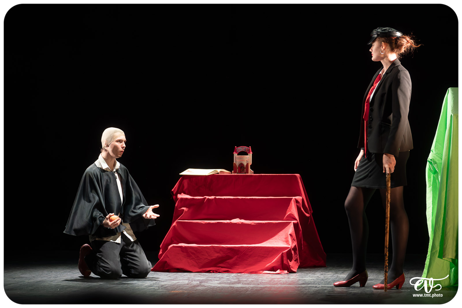 BLANCHE-NEIGE FOUTUE FORET